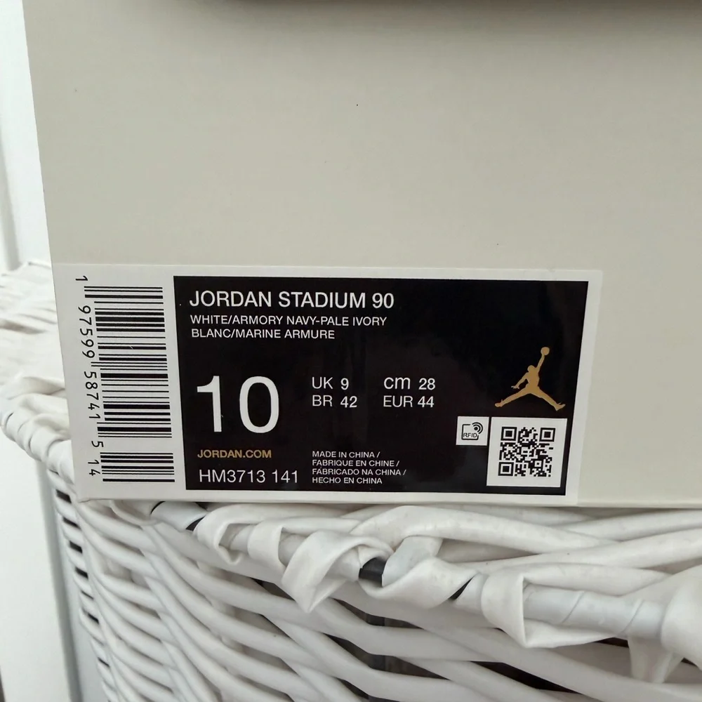 Men's - Jordan Stadium 90 - 10 - Picture 2 of 5